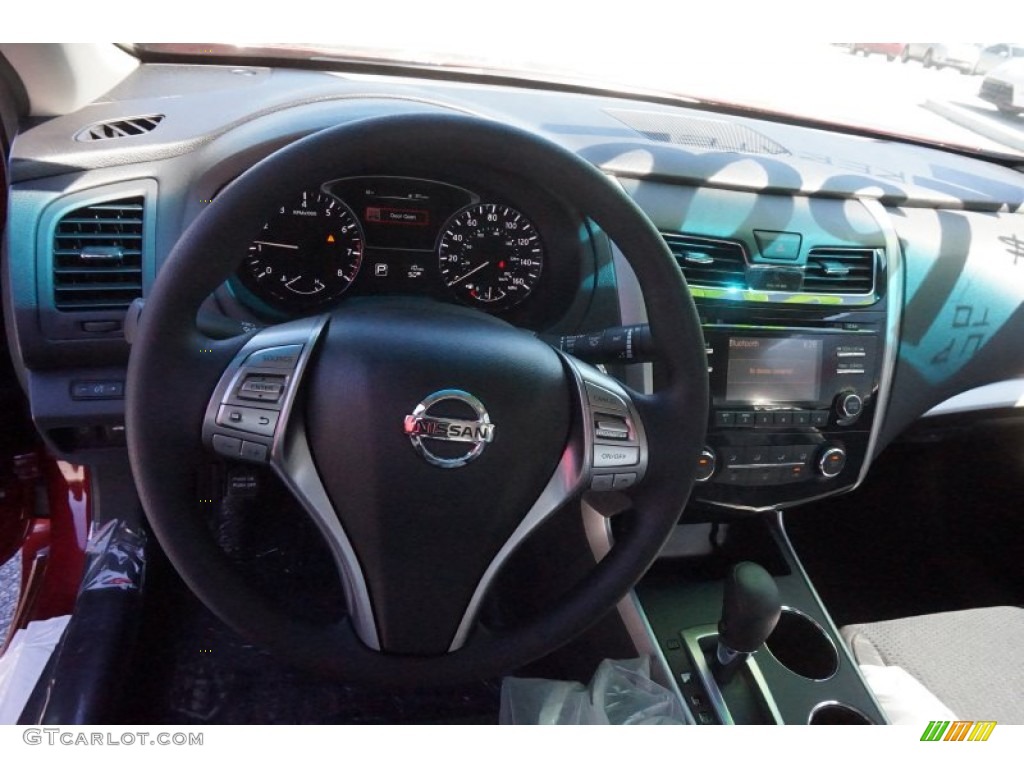 2015 Altima 2.5 S - Cayenne Red / Charcoal photo #10