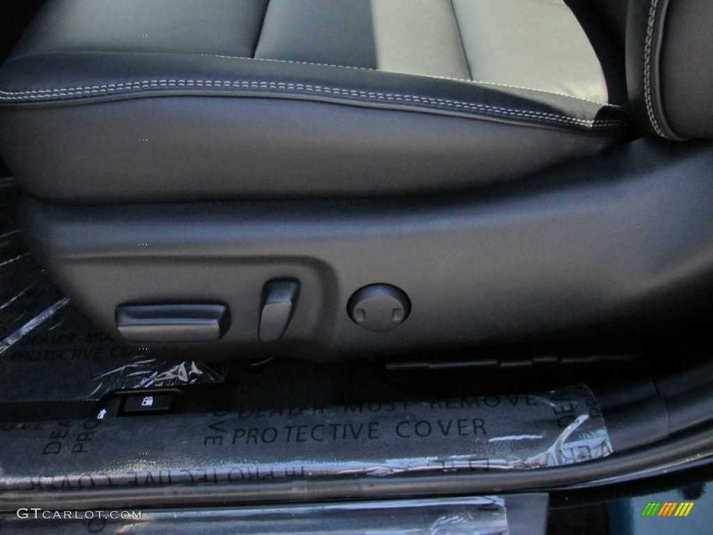 2015 Camry XLE V6 - Attitude Black Metallic / Black photo #22