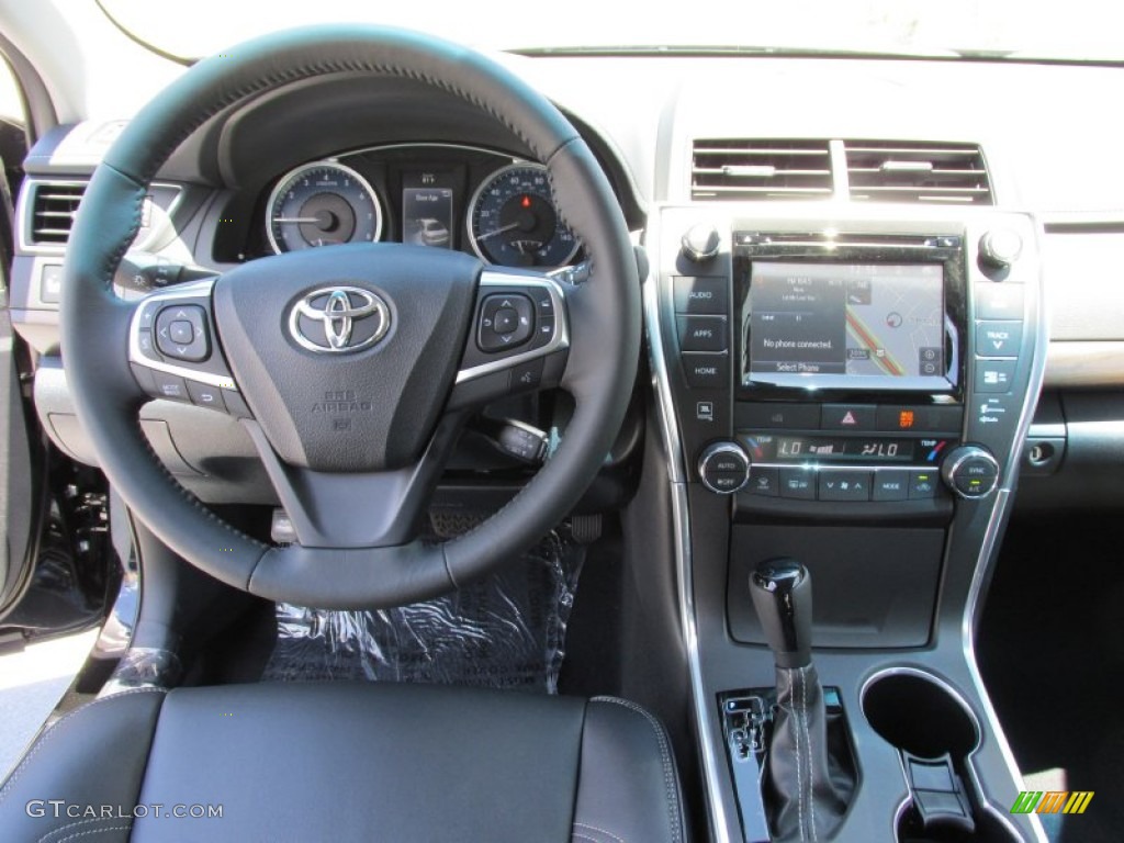 Black Interior 2015 Toyota Camry XLE V6 Photo #103600634