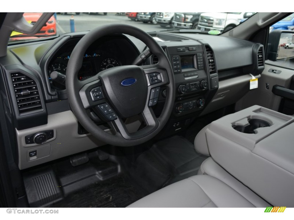 Medium Earth Gray Interior 2015 Ford F150 XL SuperCab 4x4 Photo #103600844