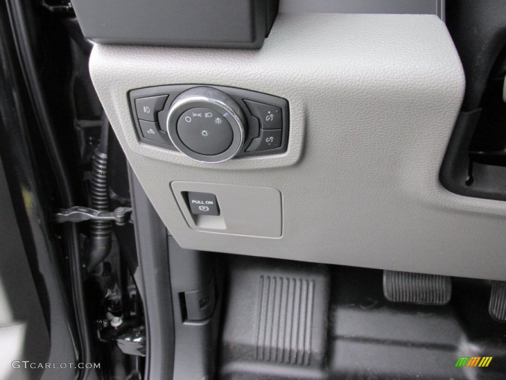 2015 Ford F150 XL SuperCab 4x4 Controls Photo #103601634