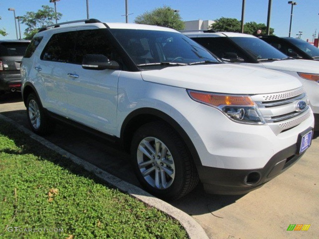 2015 Explorer XLT - Oxford White / Charcoal Black photo #1