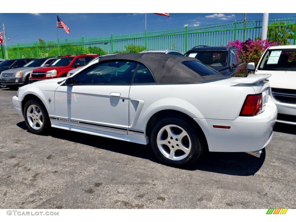 2001 Mustang V6 Convertible - Oxford White / Dark Charcoal photo #7