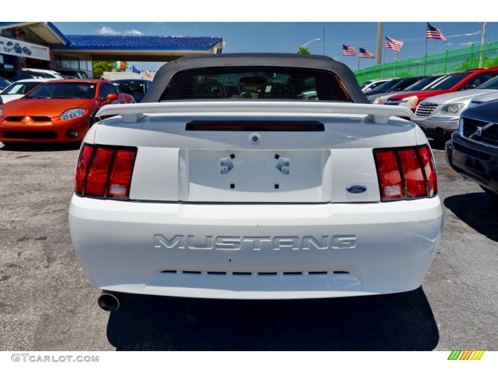 2001 Mustang V6 Convertible - Oxford White / Dark Charcoal photo #10