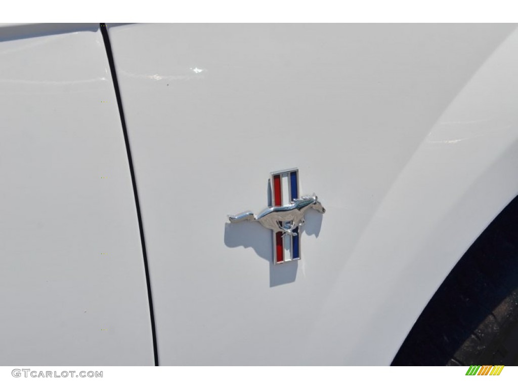 2001 Mustang V6 Convertible - Oxford White / Dark Charcoal photo #35