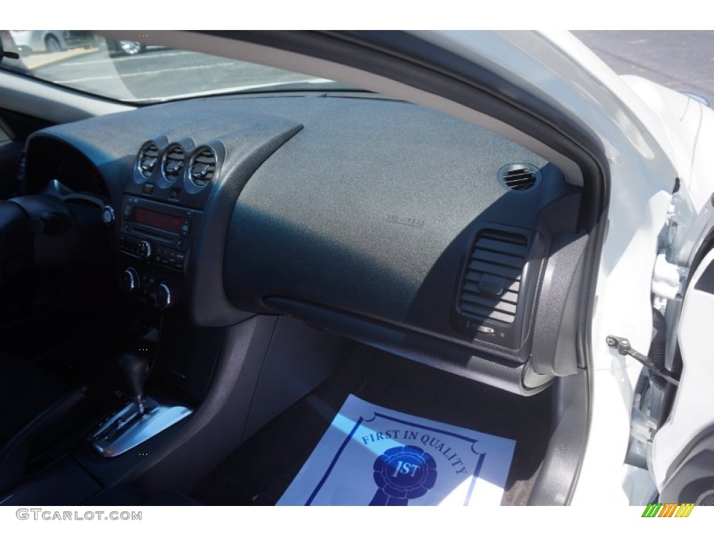 2013 Altima 2.5 S Coupe - Pearl White / Charcoal photo #15