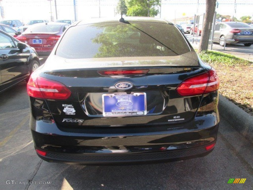 2015 Focus SE Sedan - Tuxedo Black Metallic / Charcoal Black photo #9