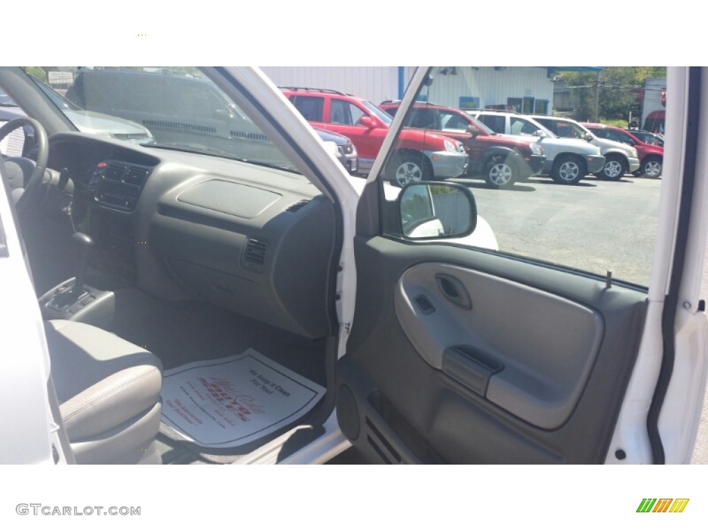 2002 Tracker ZR2 4WD Hard Top - White / Medium Gray photo #9