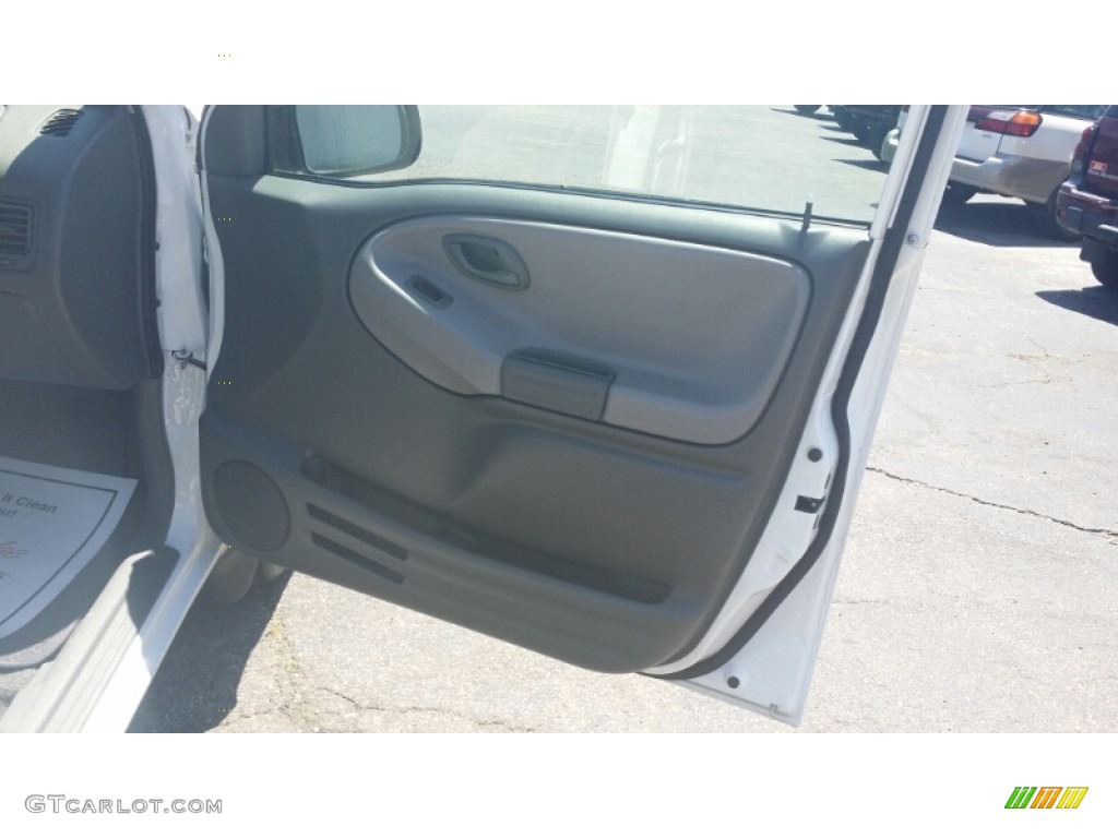 2002 Tracker ZR2 4WD Hard Top - White / Medium Gray photo #10