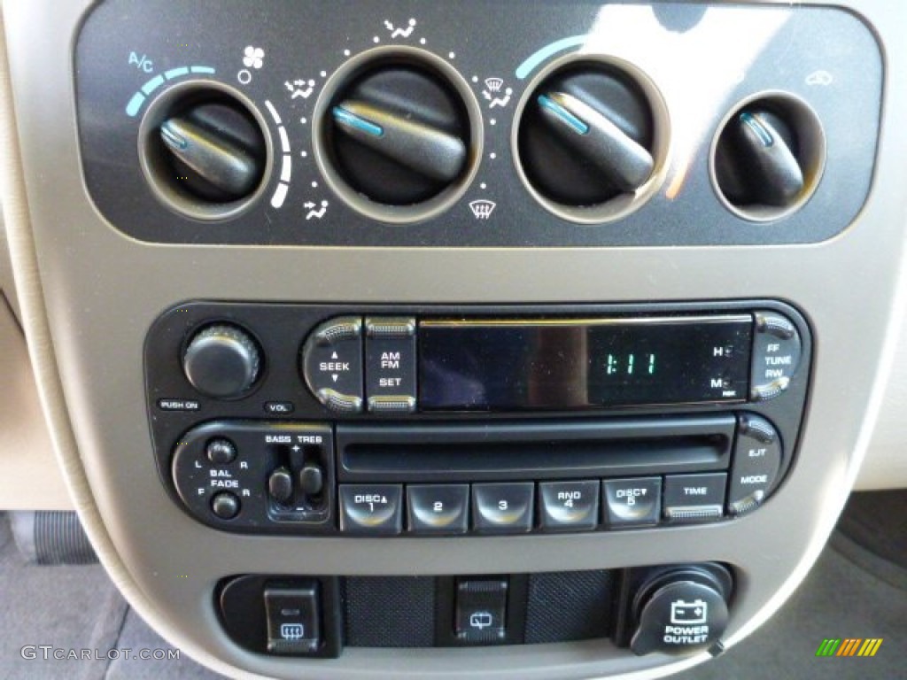 2004 PT Cruiser Touring - Seamist Green Metallic / Dark Slate Gray photo #17