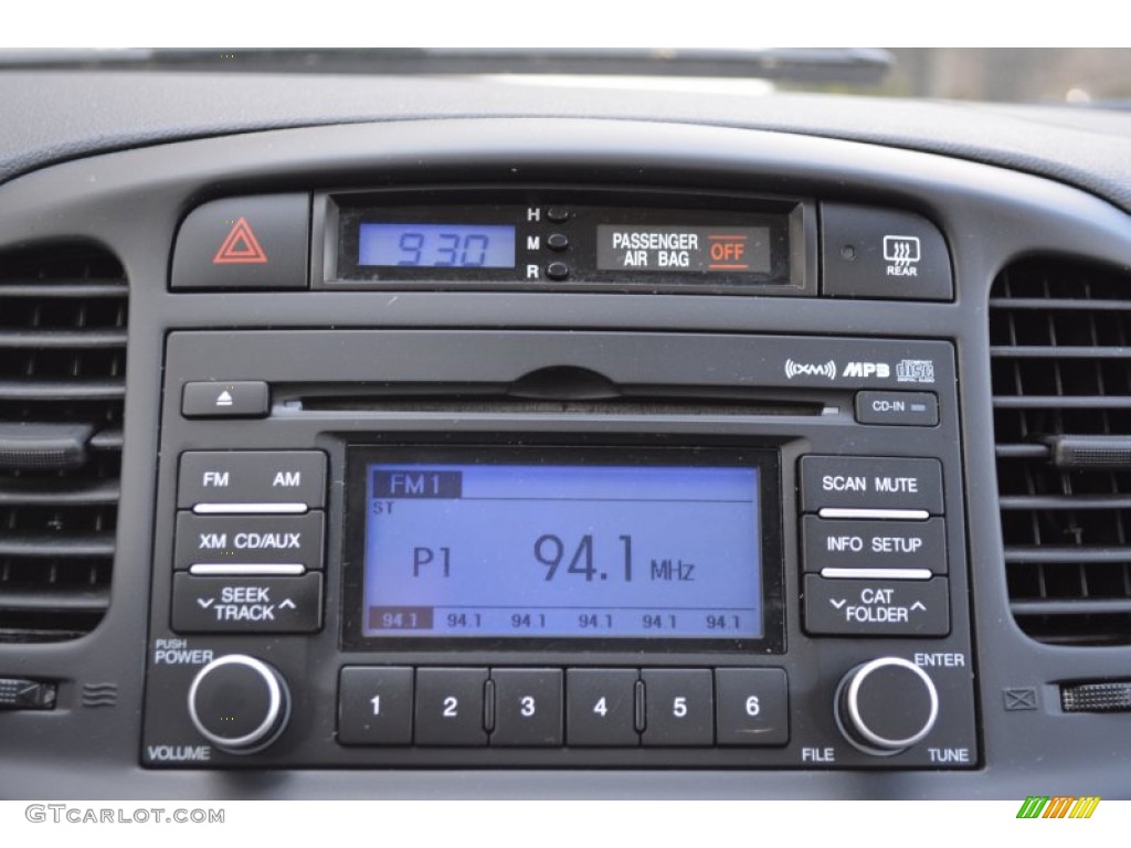 2010 Accent GS 3 Door - Tango Red / Gray photo #16
