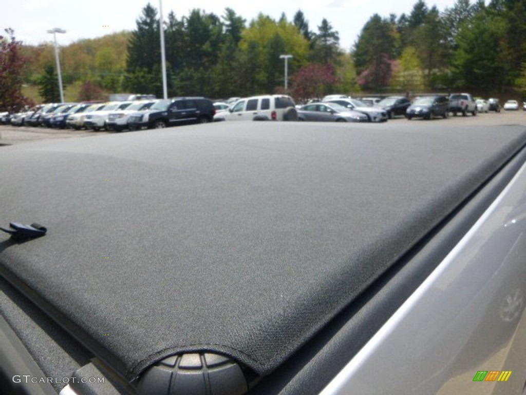 2012 Ram 1500 SLT Crew Cab 4x4 - Bright Silver Metallic / Dark Slate Gray/Medium Graystone photo #6
