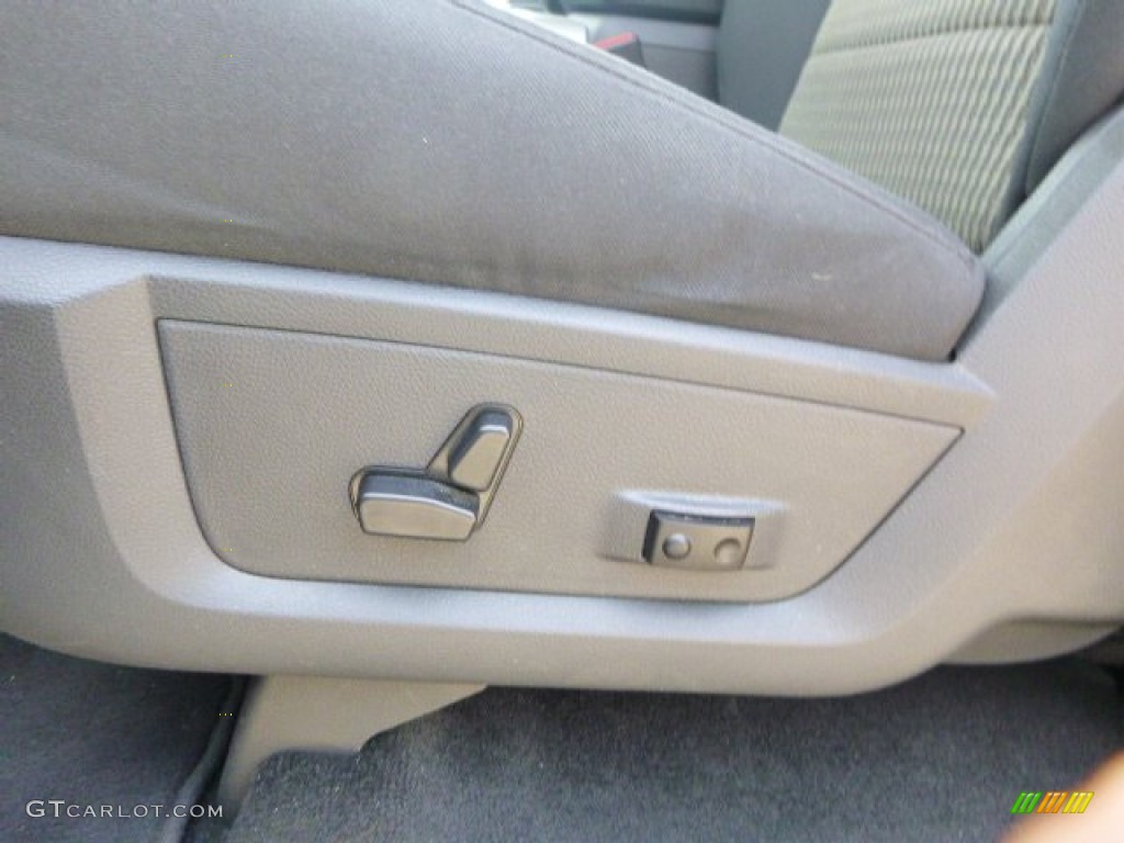 2012 Ram 1500 SLT Crew Cab 4x4 - Bright Silver Metallic / Dark Slate Gray/Medium Graystone photo #15