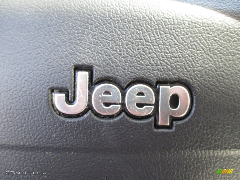 2008 Compass Sport 4x4 - Brilliant Black Crystal Pearl / Dark Slate Gray photo #38