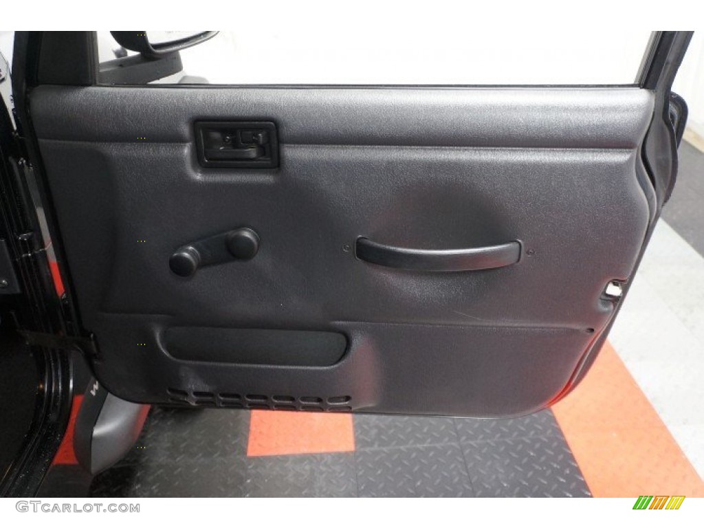 2004 Wrangler Sport 4x4 - Black / Dark Slate Gray photo #13