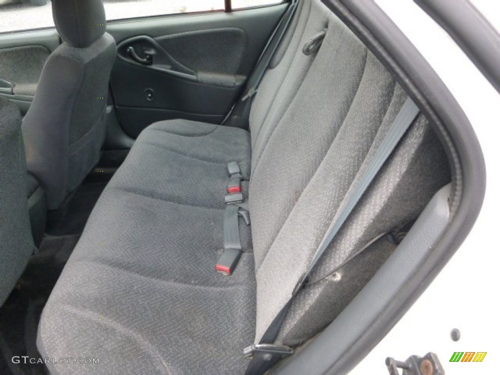 2002 Cavalier LS Sedan - Bright White / Graphite photo #9