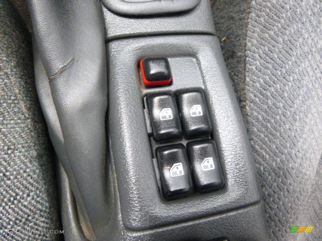 2002 Cavalier LS Sedan - Bright White / Graphite photo #12
