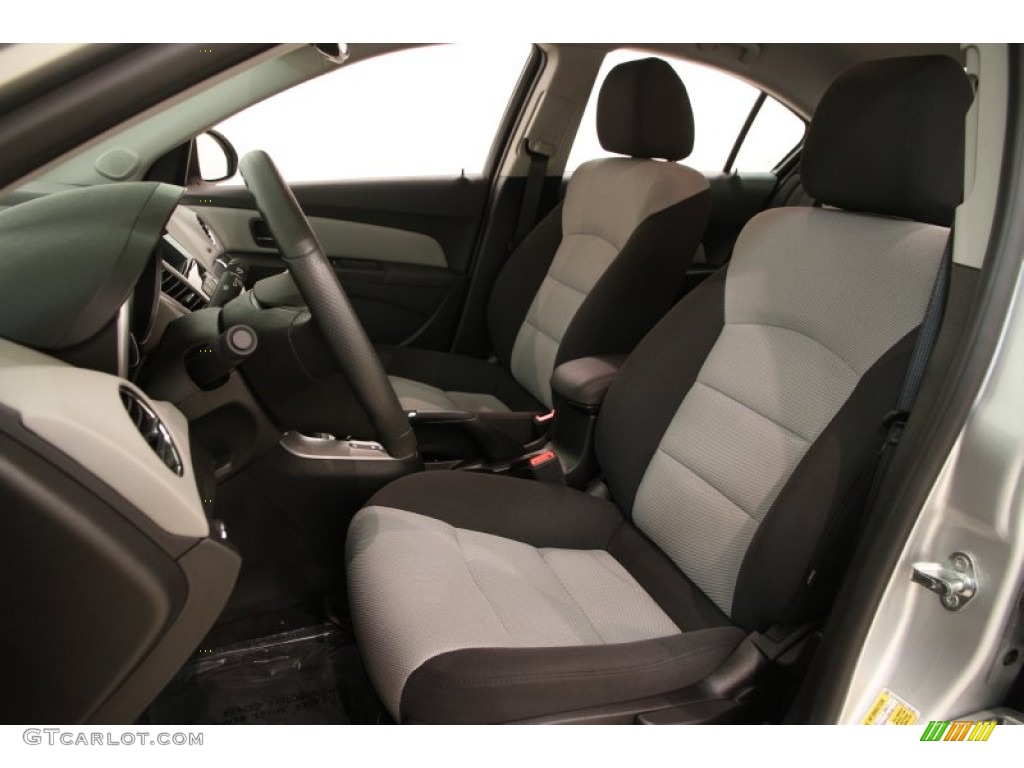 2015 Cruze LS - Silver Ice Metallic / Jet Black/Medium Titanium photo #5