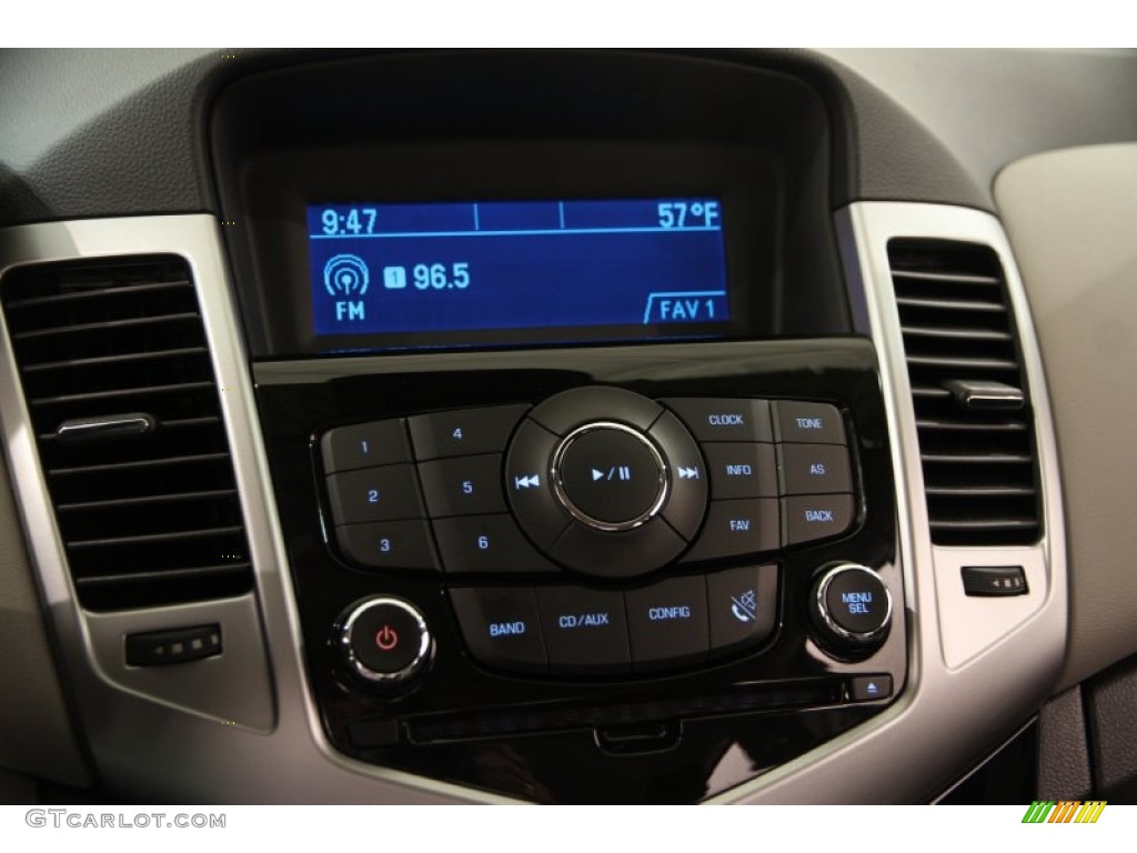 2015 Cruze LS - Silver Ice Metallic / Jet Black/Medium Titanium photo #8