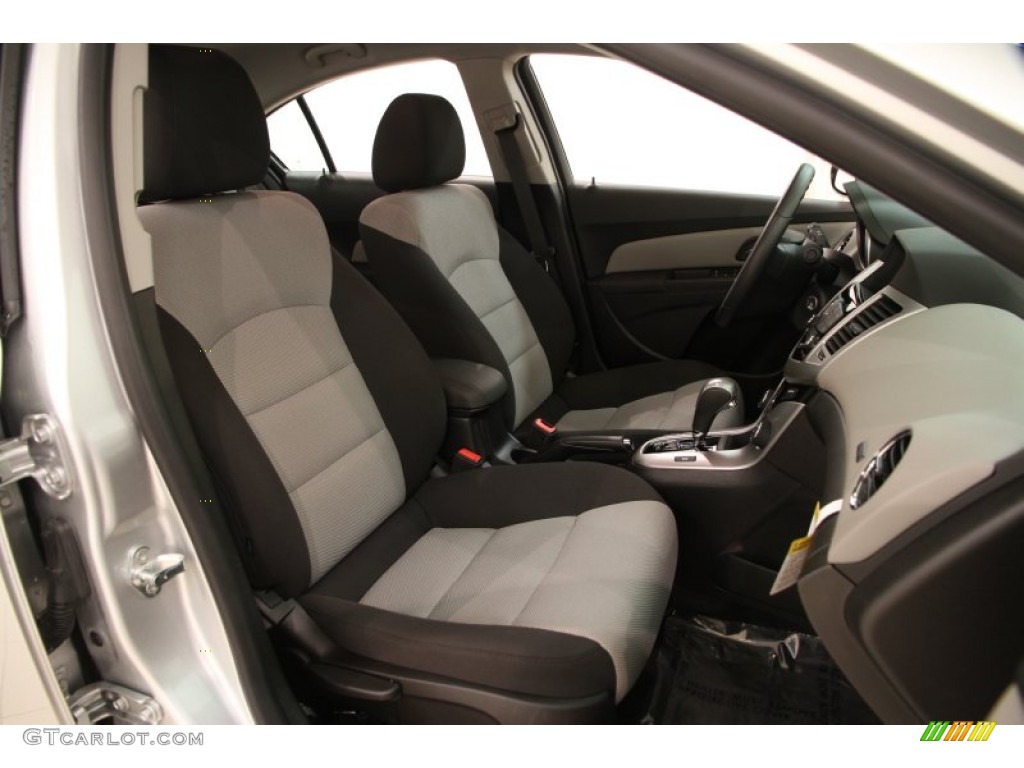 2015 Cruze LS - Silver Ice Metallic / Jet Black/Medium Titanium photo #11