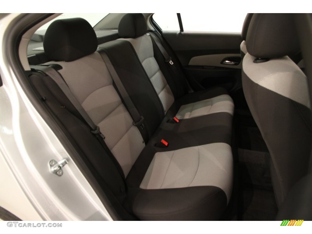 2015 Cruze LS - Silver Ice Metallic / Jet Black/Medium Titanium photo #12