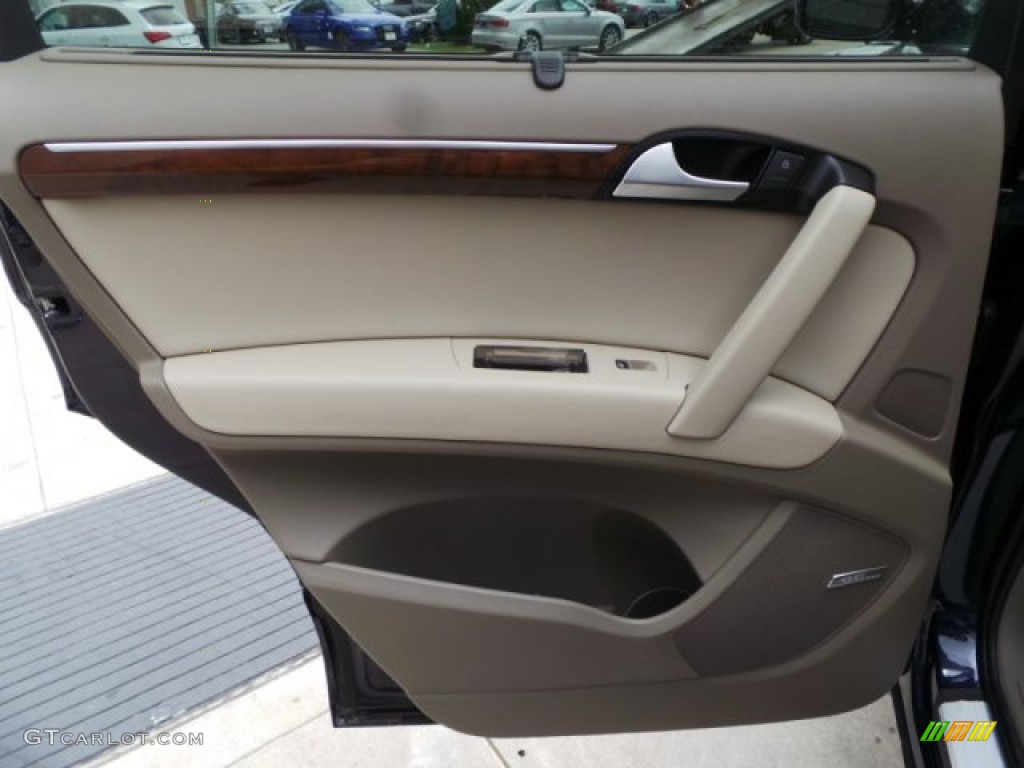 2015 Audi Q7 3.0 Premium Plus quattro Door Panel Photos