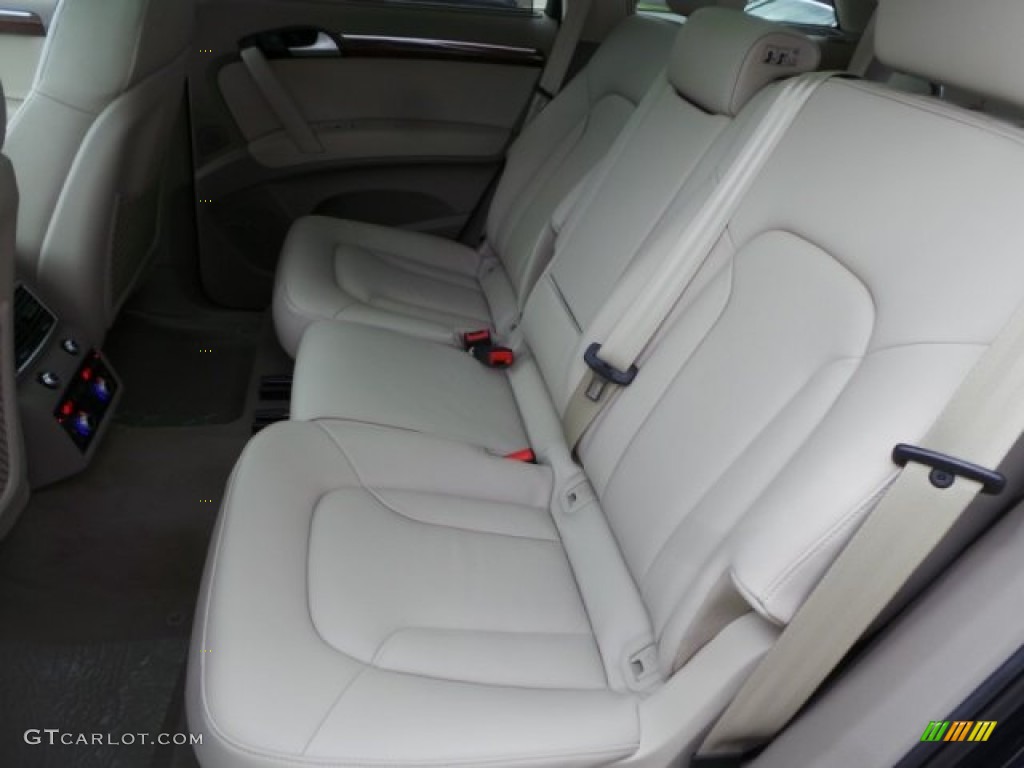 2015 Audi Q7 3.0 Premium Plus quattro Rear Seat Photos