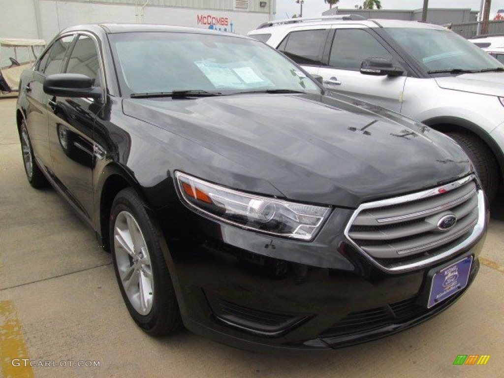 2015 Taurus SE - Tuxedo Black Metallic / Dune photo #1