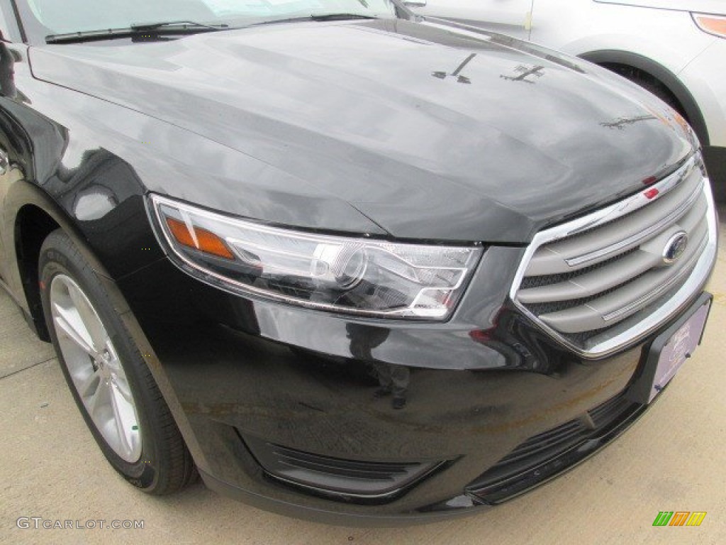 2015 Taurus SE - Tuxedo Black Metallic / Dune photo #2