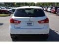 White Pearl - Outlander Sport ES Photo No. 6
