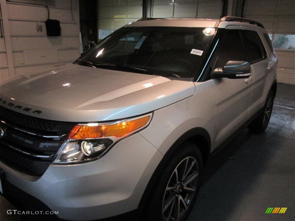 2015 Explorer XLT - Ingot Silver / Charcoal Black photo #3