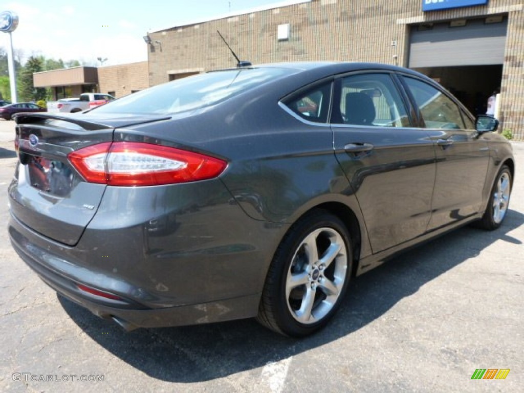 2015 Fusion SE - Magnetic Metallic / Charcoal Black photo #2