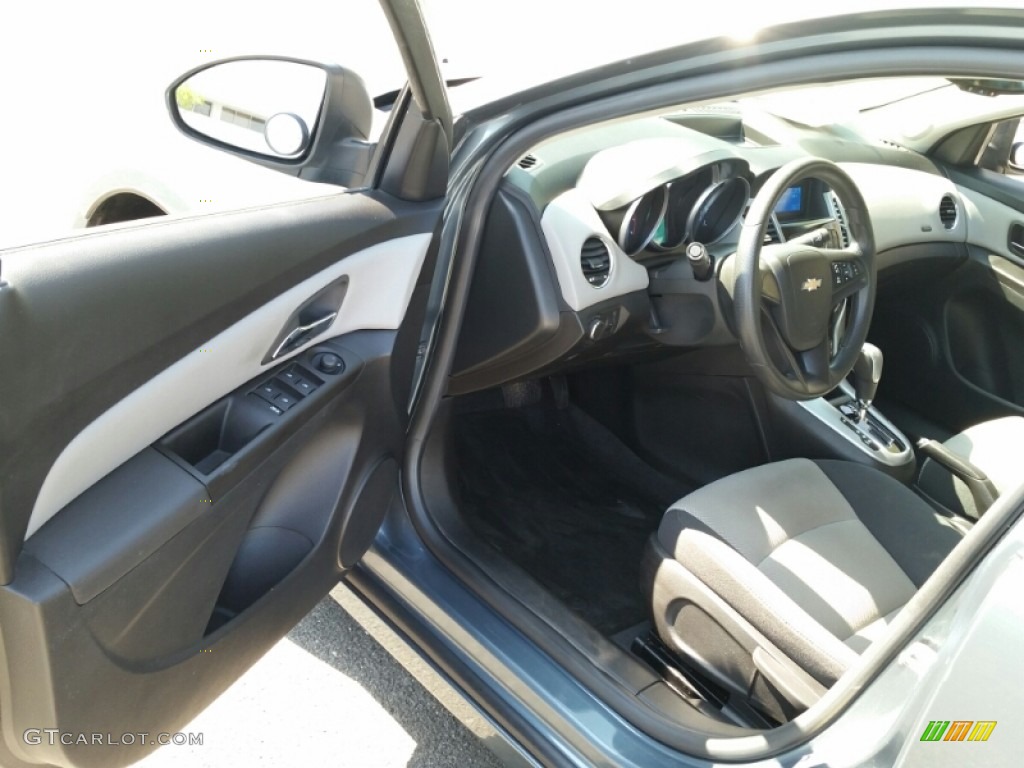 2012 Cruze LS - Blue Granite Metallic / Jet Black/Medium Titanium photo #16