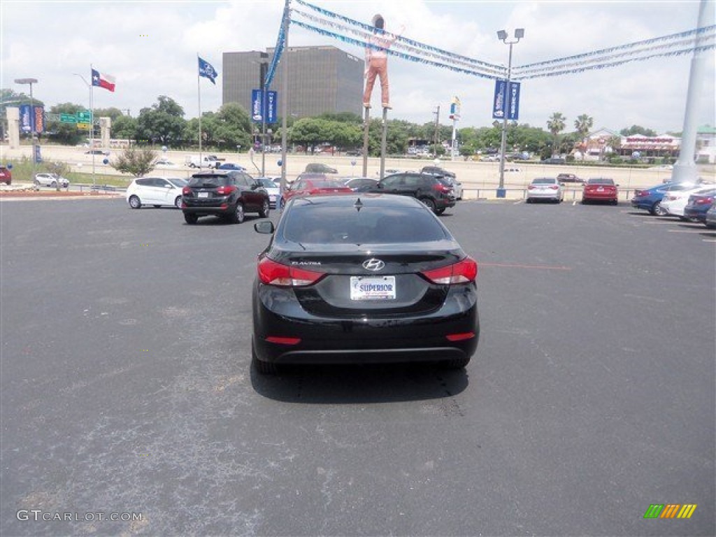 2016 Elantra SE - Phantom Black / Beige photo #7