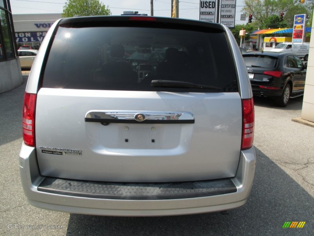 2008 Town & Country Touring - Bright Silver Metallic / Medium Pebble Beige/Cream photo #7