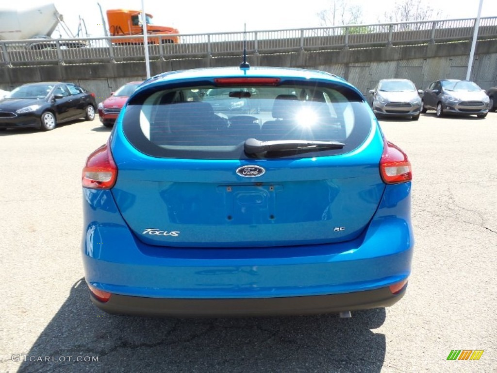 2015 Focus SE Hatchback - Blue Candy Metallic / Charcoal Black photo #4