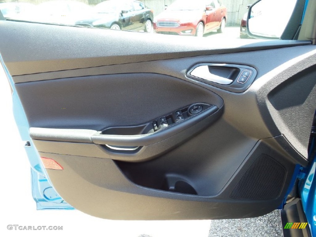 2015 Focus SE Hatchback - Blue Candy Metallic / Charcoal Black photo #14