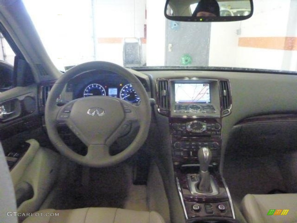 2015 Q40 Sedan - Graphite Shadow / Stone photo #4