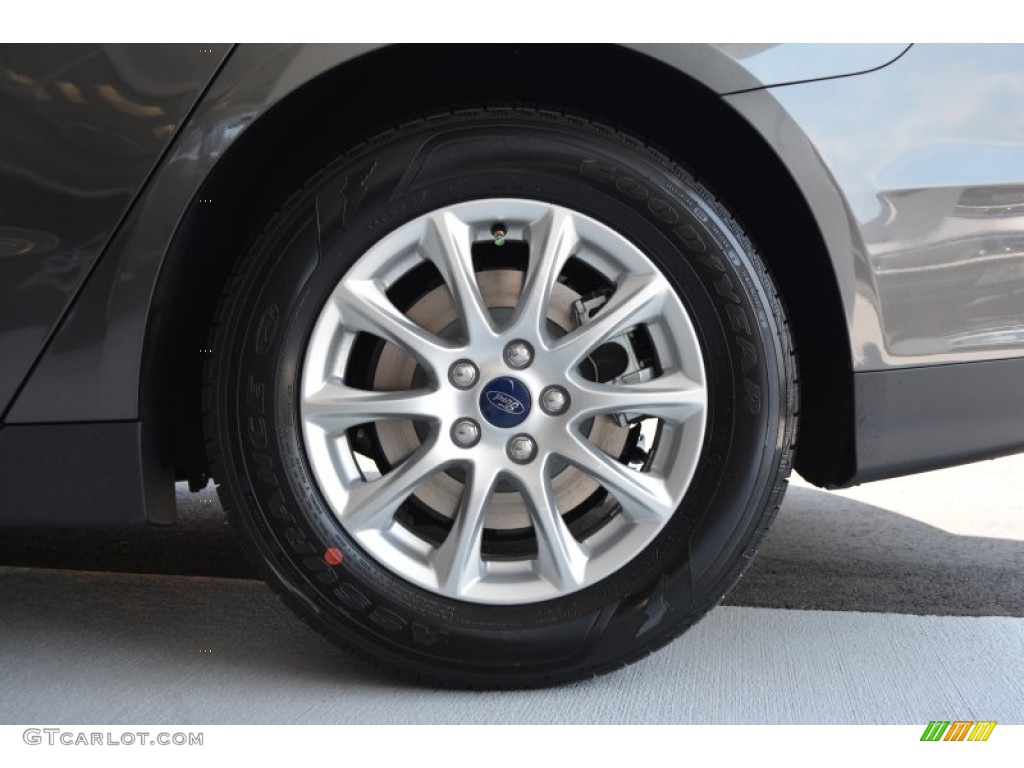 2016 Ford Fusion S Wheel Photos