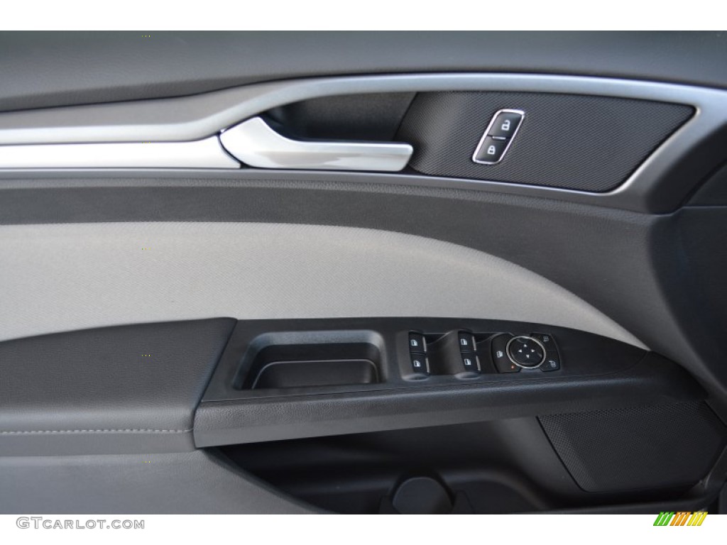 2016 Ford Fusion S Door Panel Photos