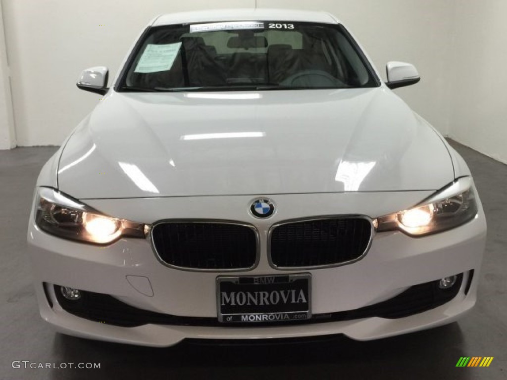 2013 3 Series 320i Sedan - Alpine White / Black photo #4