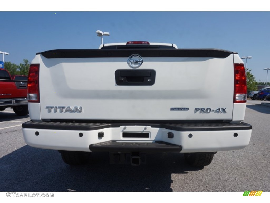 2015 Titan PRO-4X Crew Cab 4x4 - Glacier White / Charcoal photo #4