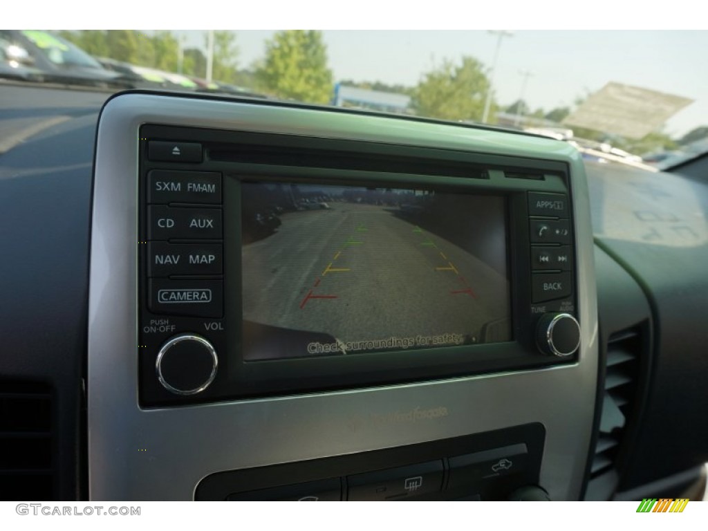 2015 Titan PRO-4X Crew Cab 4x4 - Glacier White / Charcoal photo #17