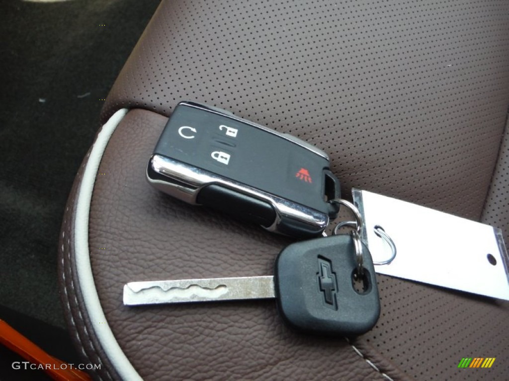 2015 Chevrolet Silverado 3500HD High Country Crew Cab 4x4 Keys Photos