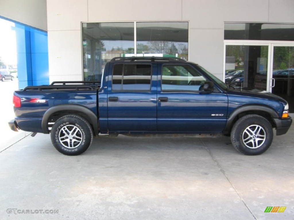 2003 S10 LS Crew Cab 4x4 - Indigo Blue Metallic / Graphite photo #2