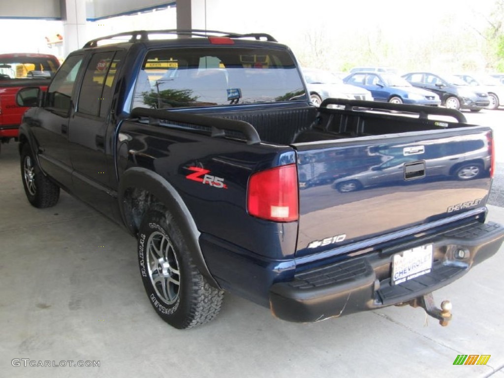 2003 S10 LS Crew Cab 4x4 - Indigo Blue Metallic / Graphite photo #3