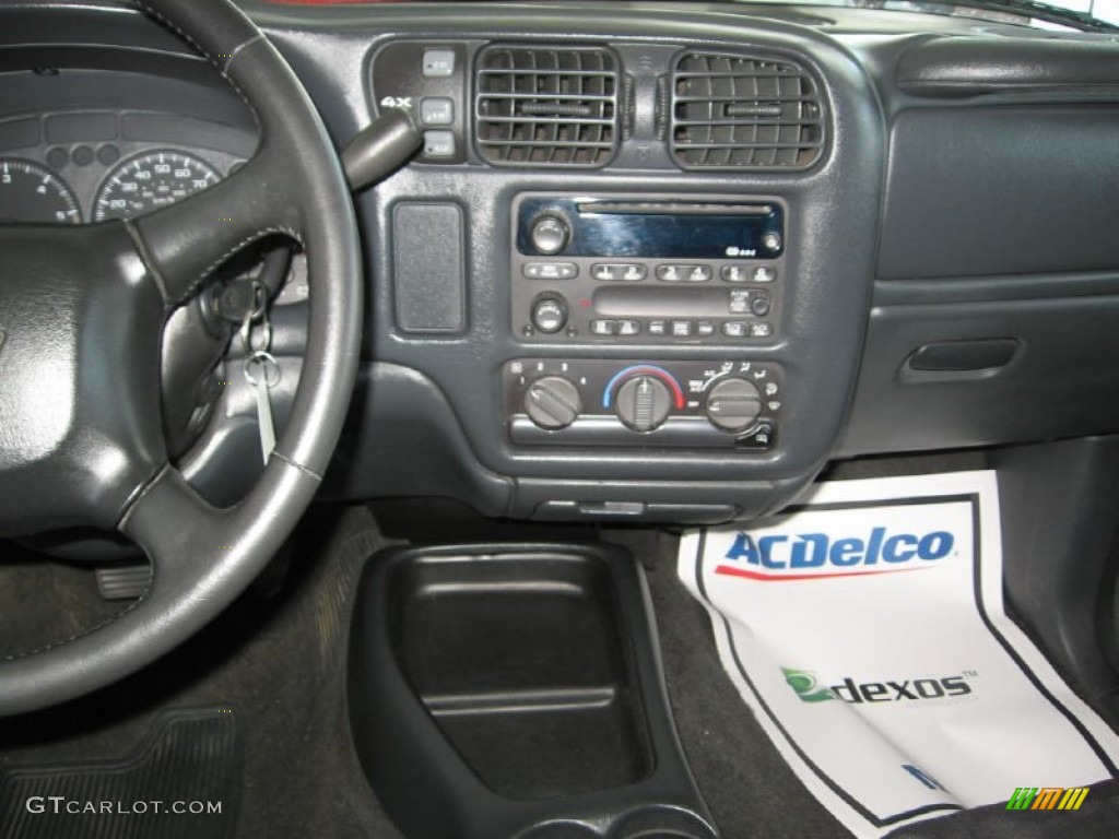 2003 S10 LS Crew Cab 4x4 - Indigo Blue Metallic / Graphite photo #5