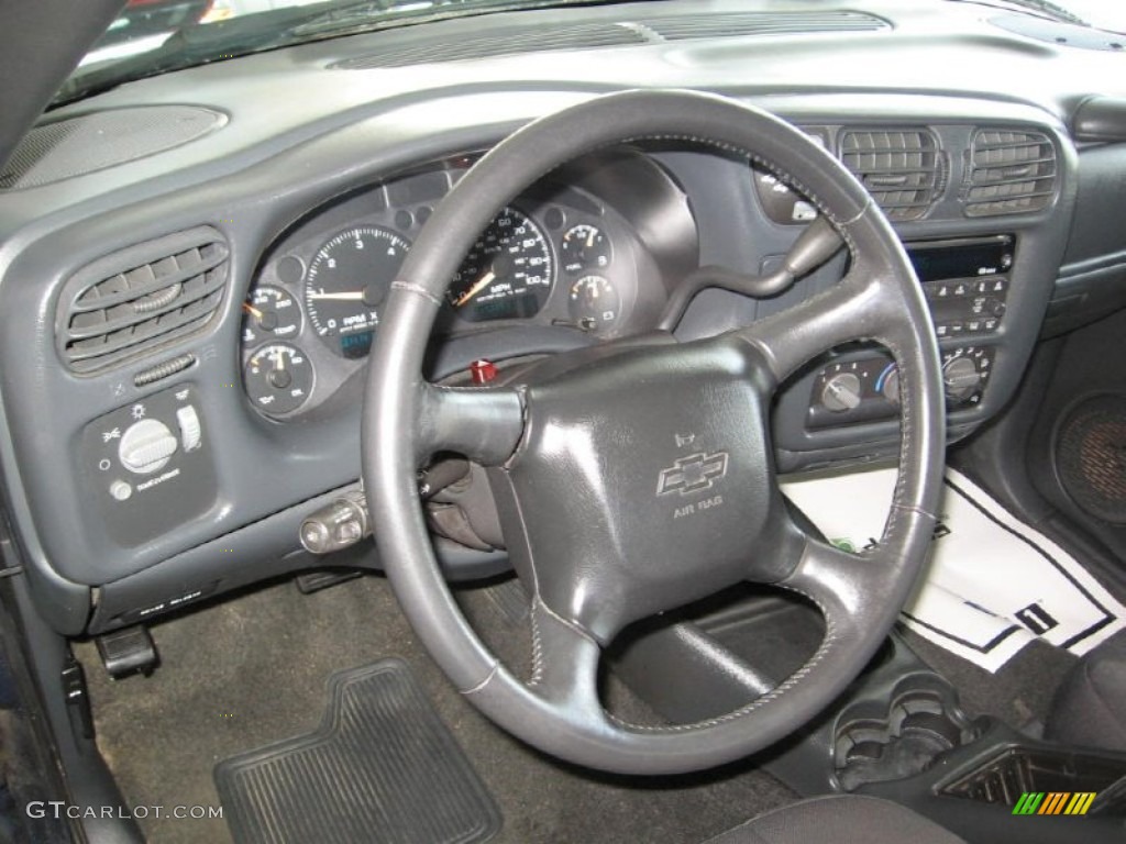 2003 S10 LS Crew Cab 4x4 - Indigo Blue Metallic / Graphite photo #6