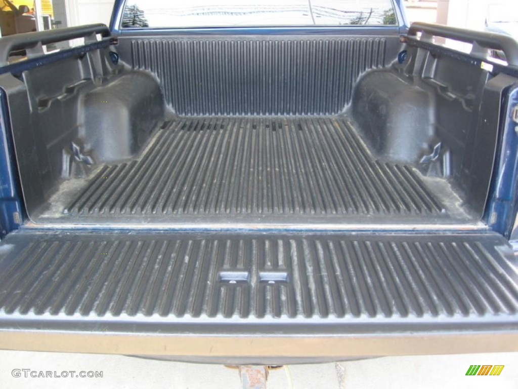 2003 S10 LS Crew Cab 4x4 - Indigo Blue Metallic / Graphite photo #15