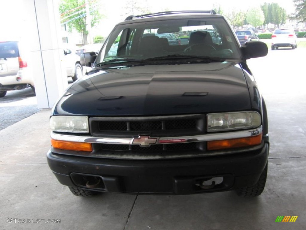2003 S10 LS Crew Cab 4x4 - Indigo Blue Metallic / Graphite photo #25